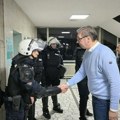 Vučić sa policajcima: Izdržali ste teror nezapamćenih razmera