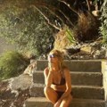 U sedmoj deceniji u kupaćem izgleda neverovatno: Mirjana Bobić Mojsilović pozirala na plaži, a jednu stvar su svi…
