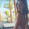 Gola leđa i svilena haljina pripijena uz telo: Ana Ivanović stajlingom ostavila bez daha: Bastijan uslikan sa plavušom, a ona…