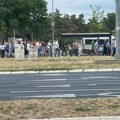 Kolona pristalica SNS kreće se sa Novog Beograda ka Brankovom mostu i Pionirskom parku