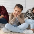 Kada brak više ne treba spašavati: Do koje granice se trpi, šta je gore svađa ili hladnoća i kako da deca ne pate