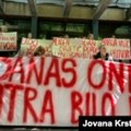 Troje novosadskih aktivista pušteno iz kućnog pritvora