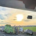 (Foto) prevrnuo se kamion: Kolaps na autoputu Miloš Veliki: Jedna traka zatvorena, na licu mesta i policija