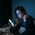 Koliko nas zapravo košta vreme provedeno uz telefon? Evo kako telo reaguje na svaki sat pred ekranom