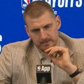 Nikola Jokić upitan zbog čega je na kraju meča ono uradio, pognuo je glavu i odgovorom nasmejao sve