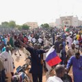 Demonstranti zapalili vrata francuske ambasade u Nigeru