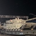 Opak odgovor na tajne vežbe Kina gomila tenkove i naoružanje danima (video)