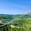 Najstrašniji viseći most u Evropi dug je 517 metar, pri svakom koraku zurite u provaliju, a od pogleda zastaje dah (FOTO)