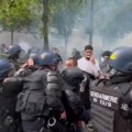 "Ugasićemo olimpijski plamen": Haos na ulicama Pariza, demonstranti razbijaju izloge, policija upotrebila palice (foto/ video)