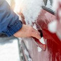 Zatekli ste zaleđenu bravu na svom automobilu? Evo kako brzo i efikasno možete rešiti problem