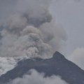 Vulkan Laki Laki eruptirao 3 puta: Uzbuna na najvišem nivou, stub pepela visok 8 kilometara (foto)