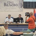 Opozicija u Valjevu prekinula sednicu Skupštine i raširila transparent „Korupcija ubija“