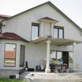 Pevač ima dve kuće na selu, a SAD počeo da gaji koke nosilje! Komšija mu je dao super ideju