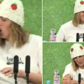 (Video) Nakon poraza na vimbldonu došla na konferenciju s flašom piva i kapom koju je sama isheklala Ruska teniserka šokirala…