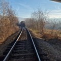 Željeznička infrastruktura Crne Gore: Putnici, dođite po vozila zarobljena u vagon vozu
