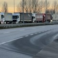 Teretnjaci čekaju tri sata na izlazu iz Srbije na prelazu Batrovci