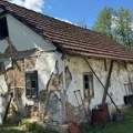 Fasada otpada, zidovi ispucali, a krov dotrajao. Ovo je porodična kuća našeg glumca u okolini Zlatibora: "To je bilo…