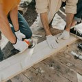 Potrebni tesari iz cele Srbije: Firma nudi siguran posao i redovna primanja – prijave u toku