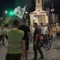 Više stotina građana u Gornjem Milanovcu dočekalo studente bicikliste uz vatromet i baklje