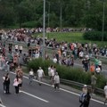 Protesti počeli minutom ćutanja, završili žurkom uz muziku i piće