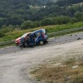 Ima poginulih u teškoj nesreći kod Užica: Delovi automobila svuda po putu