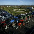 Sprema se potpuna opsada Pariza: Francuski farmeri najavili najmasovniji protest zbog poreza na gorivo, vlast pokušava da ih…