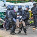 Klimatski prosvjednici pokušali provaliti u tvornicu Tesle kod Berlina, više uhićenih