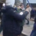 Tuča oko zastave Evropske unije na opozicionom protestu (video)