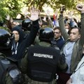 Protest ispred zgrade suda u Novom Sadu zbog produženja pritvora aktivistima
