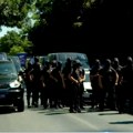 Policija građanima koji blokiraju u Zemunu: Imate dva minuta da se sklonite