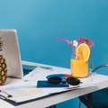 „Out of Office“ je nova statusna ikona: Kako su odmori postali simbol moći