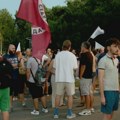 Počeo skup beogradskih zborova: Građani se okupili ispred Muzeja Jugoslavije