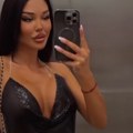 Go stomak i leđa, a silikoni sevaju: Maja Marinković objavila vreli snimak iz lifta, broji sitno do ulaska u rijaliti (foto)