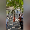 Studentu Andreju Tanku određen kućni pritvor: Nekoliko desetina demonstranata tražilo u Pančevu njegovo puštanje (video)