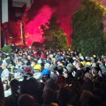 Procene broja okupljenih noćas u Novom Sadu
