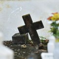 Oskrnavljena kapela na pravoslavnom groblju u Prištini