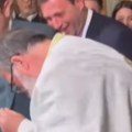 Venčanje koje je postalo hit na mrežama Sveštenik izgubio nešto što se ne gubi – a mlada i mladoženja nisu mogli da veruju…