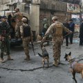 (Uznemirujuće) napad: Bombaša-samoubica u Pakistanu Probili se u sedište paravojne formacije i digli se u vazduh, ima mrtvih