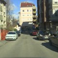 Kolovoz, trotoar ili zelena površina - vozači ne biraju gde parkiraju, vatrogasci nek se snađu