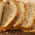 Stari hleb očas posla postaje svež i mekan: Genijalan trik koji domaćice kriju, više nećete bacati pare