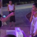 Oženio se Cobi 17 godina mlađom pevačicom! Mlada blistala u belom, tajno se venčali u vinariji
