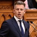 Napadnut Peter Mađar! Premijera Mađarske polili vinom, pojavio se snimak neprijatne situacije iz Seksarda