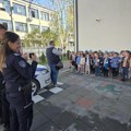 Mališani ugostili policajce u vrtiću „Naše dete“ u okviru Dečije nedelje