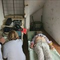 Skandal u Koprivnici: Niko nije došao da otvori Dom kulture, lekari pacijente pregledali u dvorištu