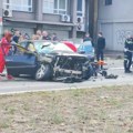 Stravična nesreća u Višnjičkoj! Vozila uništena, Hitna pomoć na licu mesta: Blokiran saobraćaj, u toku uviđaj (foto)