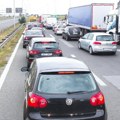 I dalje gužva: Putnička vozila se na Batrovcima zadržavaju tri, na Horgošu dva sata