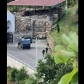 Kosovo: Grupa naoružanih ljudi upala u manastir u kom su Novosađani - čuju se pucnji