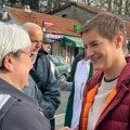 "Želimo više i znamo da naši ljudi zaslužuju još bolje": Brnabić sa građanima na Voždovcu (foto)