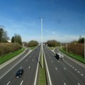 „Pametni“ saobraćajni znakovi na putevima preporučuju najbezbedniju brzinu