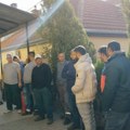 Korisnici socijalne pomoći u Gračanici ni danas nisu isplaćeni Čekaju ispred pošte, maksimalno otežani uslovi za život